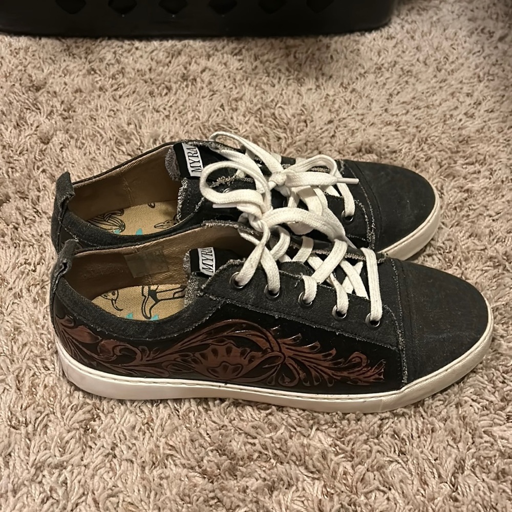 Myra Canvas sneakers with leather tooling on sides